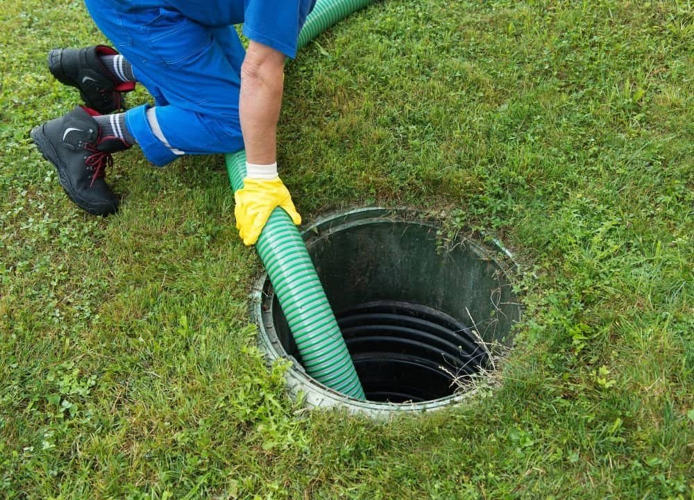 how much does it cost to pump a septic tank
