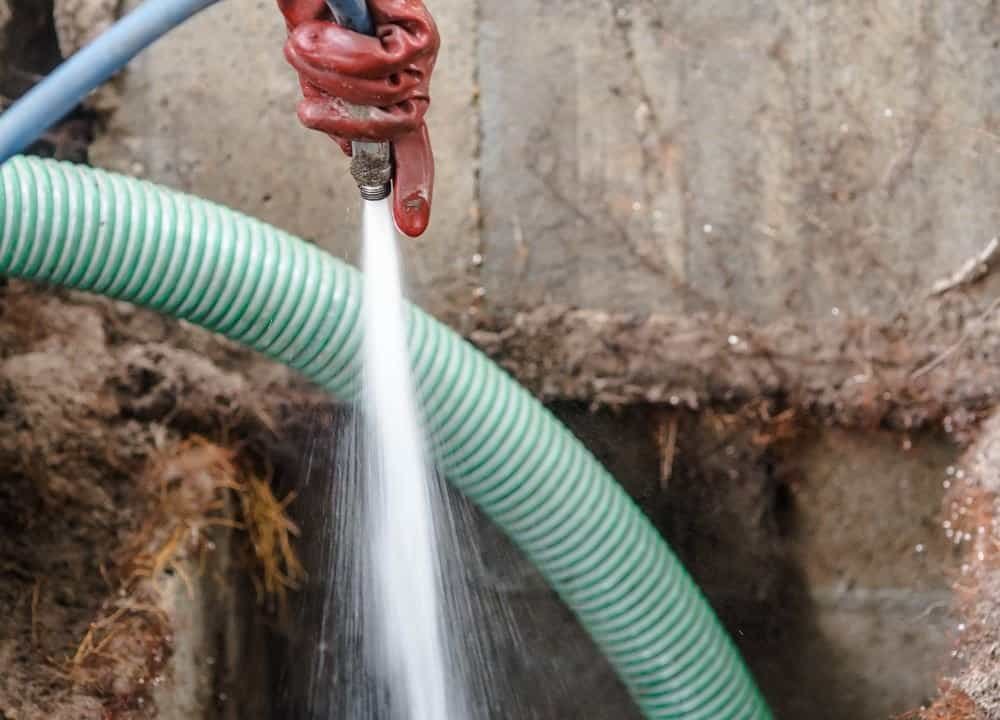 how much does it cost to pump a septic tank